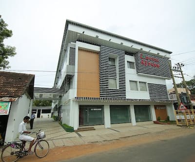 https://imgcld.yatra.com/ytimages/image/upload/t_hotel_yatra_city_desktop/v1443685818/Domestic Hotels/Hotels_Alappuzha/Hotel AJ Park/overview.jpg